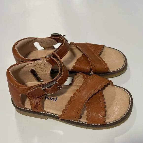 Petit Nord Little Girl’s Scalloped Leather Sandals Cognac Size EU 26 - Picture 1 of 9